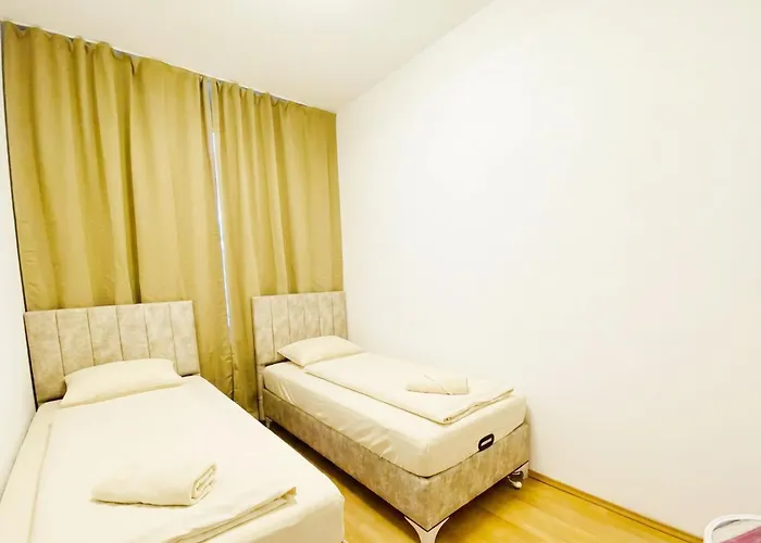 Private In 5br Shared Aprt For 11 Near Train Station Apartman *
