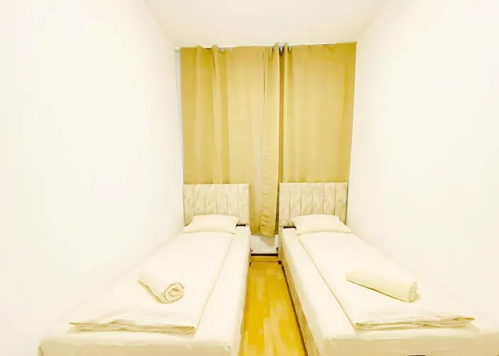 Private In 5br Shared Aprt For 11 Near Train Station * Bécs
