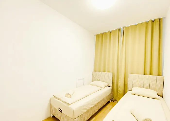 Private In 5br Shared Aprt For 11 Near Train Station Apartman Bécs